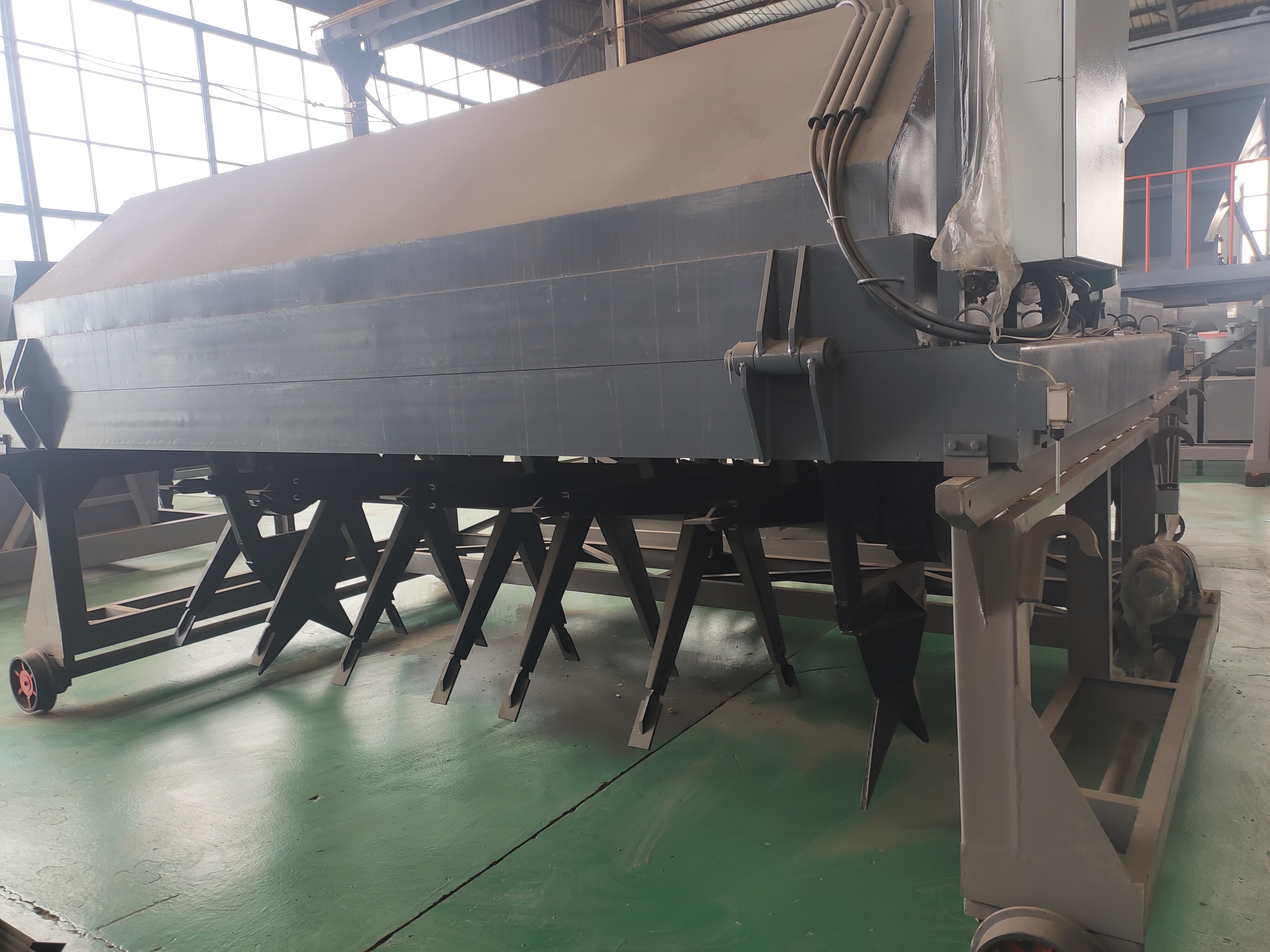 一般建議使用動(dòng)物糞便。有機(jī)質(zhì)含量越，效果就越好，這是真的嗎？(圖1)